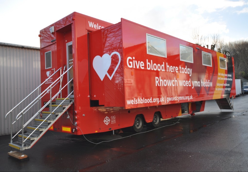 Донорство крови мытищи. Ивент трейлер. Truck Blood. Donated vehicle.